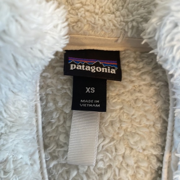 Like new Patagonia Fleece 1/4 zip Pullover - Picture 3 of 7